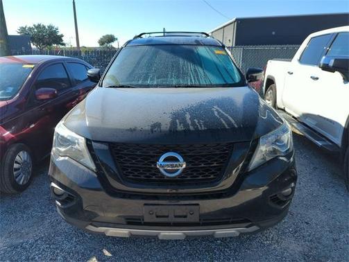 2020 Nissan Pathfinder SV