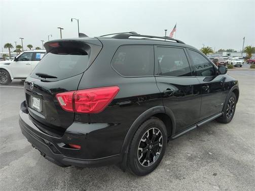 2020 Nissan Pathfinder SV