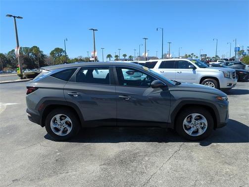 2024 Hyundai TUCSON SE