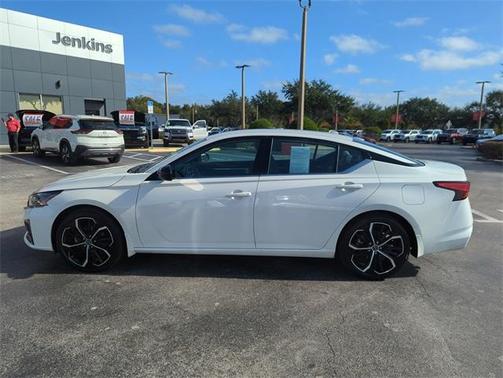 2025 Nissan Altima SR