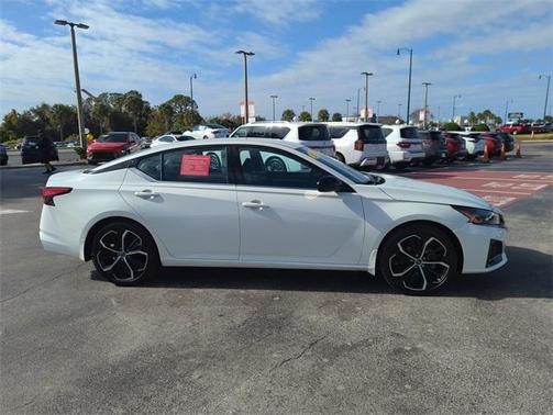 2025 Nissan Altima SR