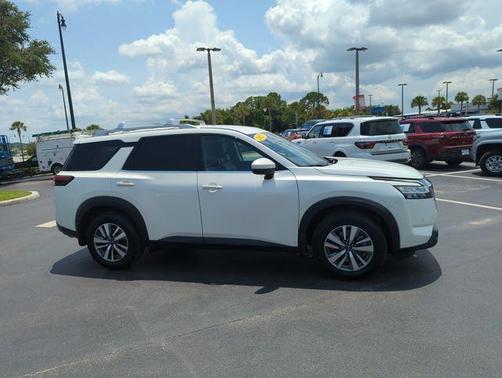 White 2023 Nissan Pathfinder SL