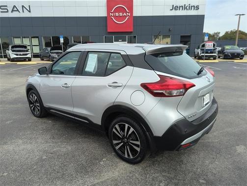 2020 Nissan Kicks SR