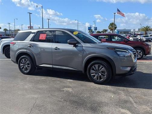 2022 Nissan Pathfinder S