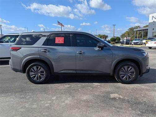 2022 Nissan Pathfinder S