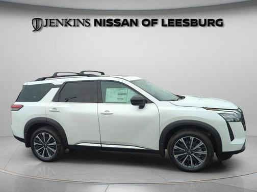 Everest White P 2026 Nissan Pathfinder Platinum