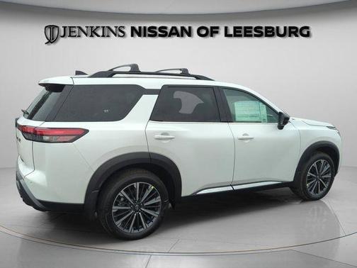 Everest White P 2026 Nissan Pathfinder Platinum