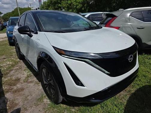 2t Wht Blk Roof 2024 Nissan ARIYA ENGAGE