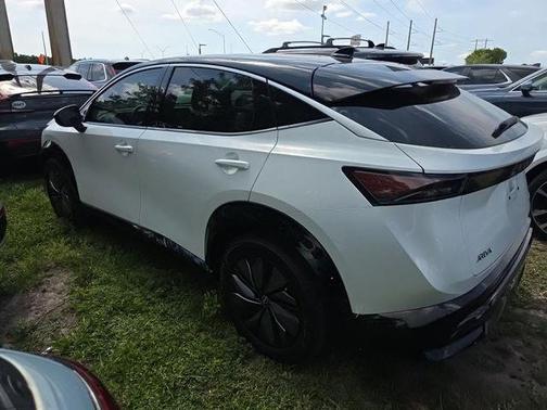 2t Wht Blk Roof 2024 Nissan ARIYA ENGAGE