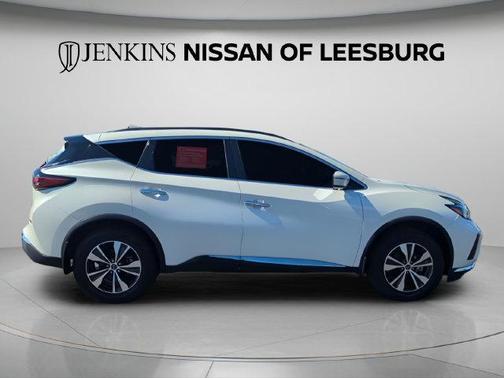 White 2024 Nissan Murano SV