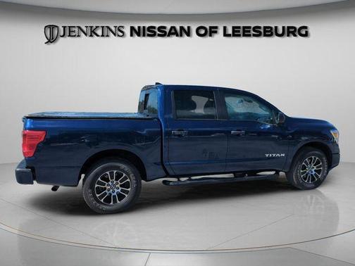 Deep Blue Pearl 2022 Nissan Titan SV