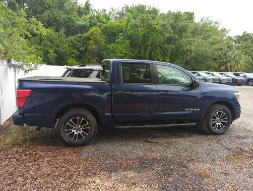 Deep Blue Pearl 2022 Nissan Titan SV