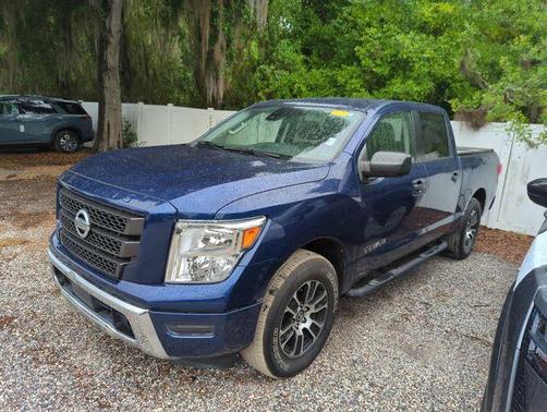 Deep Blue Pearl 2022 Nissan Titan SV