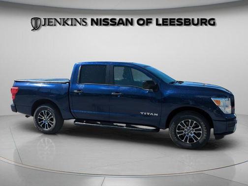 Deep Blue Pearl 2022 Nissan Titan SV