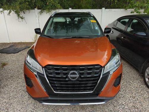Monarch Orange / Super Black 2023 Nissan Kicks SV