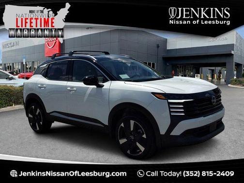 2t Wht Blk Roof 2025 Nissan Kicks SR