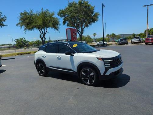 2t Wht Blk Roof 2025 Nissan Kicks SR