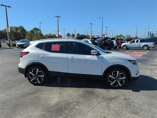 2022 Nissan Rogue Sport SL