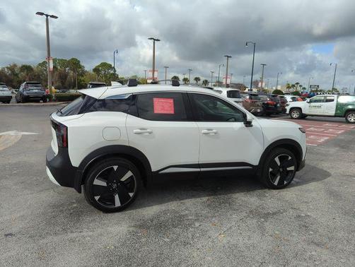 2025 Nissan Kicks SR