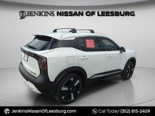Aspen White Tri 2025 Nissan Kicks SR