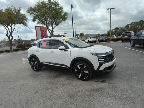 2025 Nissan Kicks SR