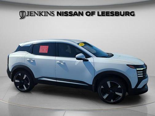 Aspen White Tri 2025 Nissan Kicks SR