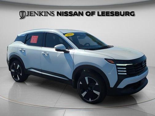 Aspen White Tri 2025 Nissan Kicks SR