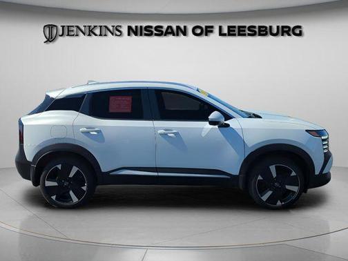 Aspen White Tri 2025 Nissan Kicks SR