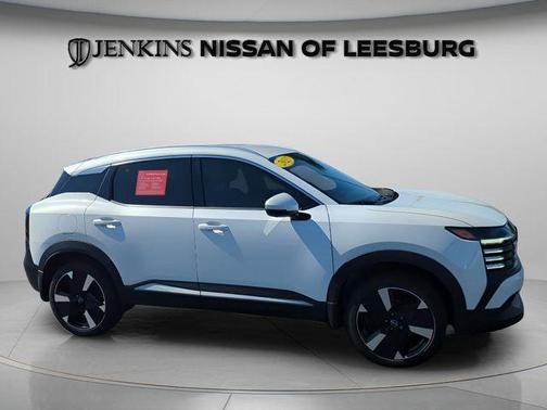 Aspen White Tri 2025 Nissan Kicks SR