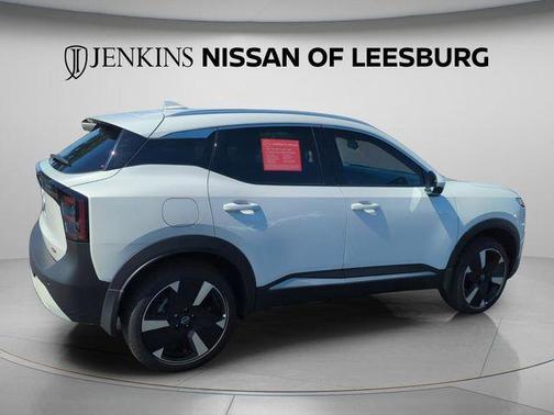 Aspen White Tri 2025 Nissan Kicks SR