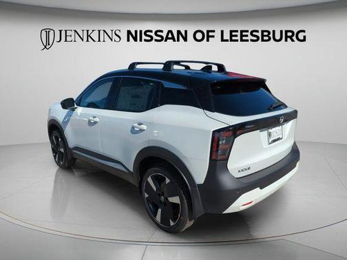 2t Wht Blk Roof 2026 Nissan Kicks SR