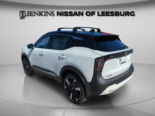 2t Wht Blk Roof 2026 Nissan Kicks SR