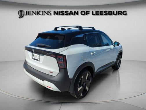 2t Wht Blk Roof 2026 Nissan Kicks SR