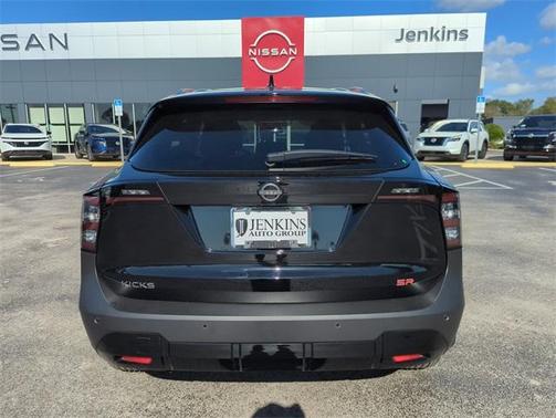 2025 Nissan Kicks SR