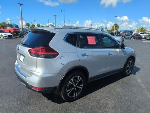 Brilliant Silver Metallic 2019 Nissan Rogue SV