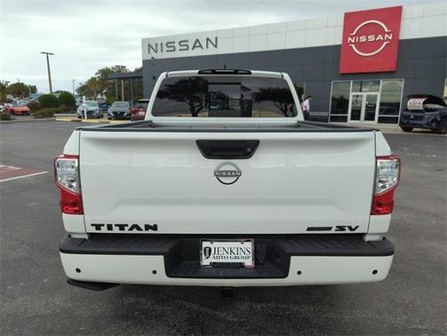 2023 Nissan Titan SV