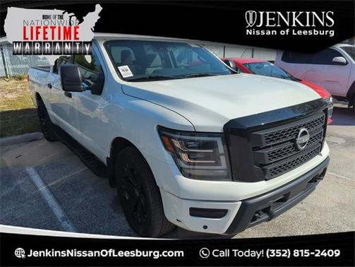 2023 Nissan Titan SV