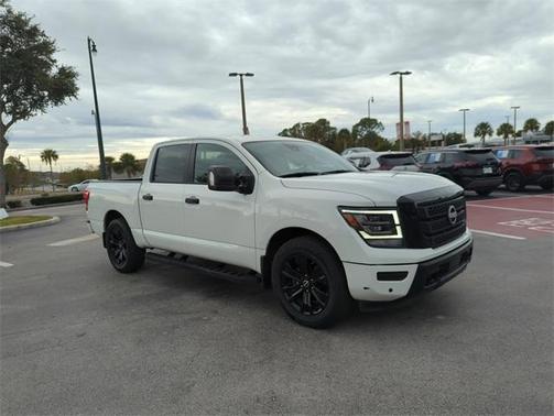 2023 Nissan Titan SV