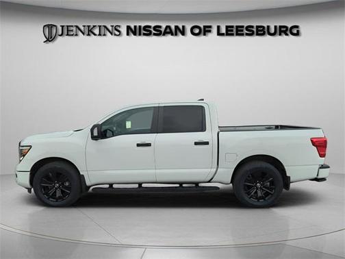 2023 Nissan Titan SV