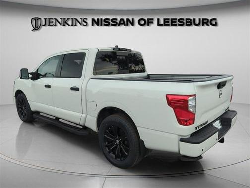 2023 Nissan Titan SV