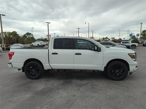 2023 Nissan Titan SV