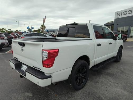 2023 Nissan Titan SV
