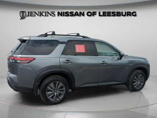 Gun Metallic 2024 Nissan Pathfinder SV