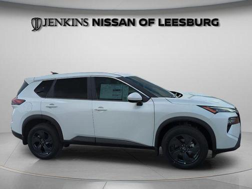 Everest White P 2026 Nissan Rogue SV