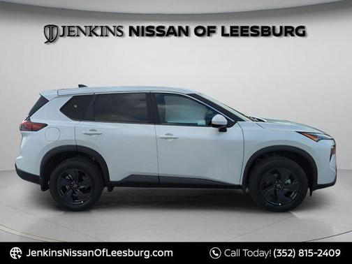 Everest White P 2026 Nissan Rogue SV