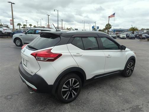 2019 Nissan Kicks SR
