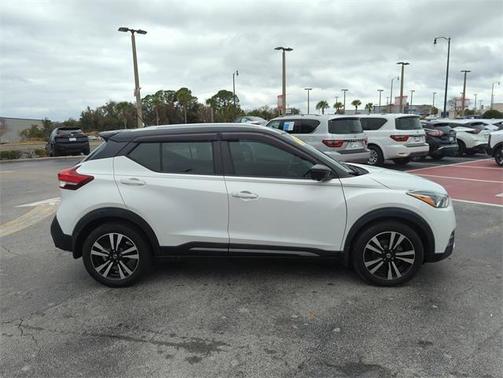 2019 Nissan Kicks SR
