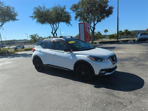 2020 Nissan Kicks SR