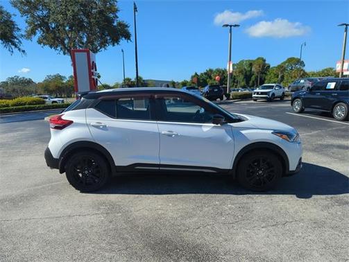 2020 Nissan Kicks SR