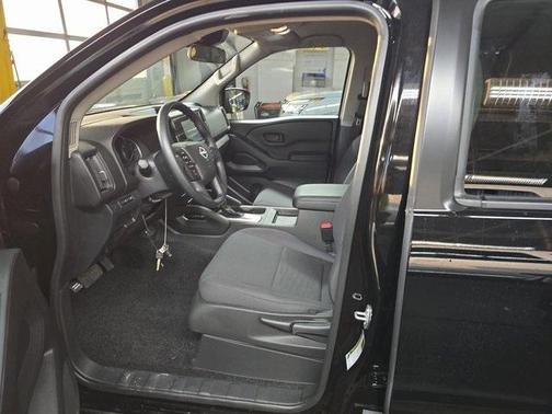 2025 Nissan Frontier S